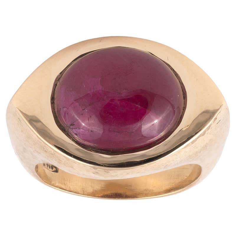 Unisex 18k Gold Retro Cabochon Ruby Ring, Circa 1980s, Italy, 10ct