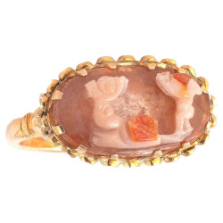 Gold ring with Roman Pink Agate Cameo depicting Two Putti 3rd-4th Century A.D.
