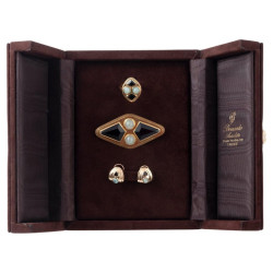 An Art Déco 18kt Gold Onyx...