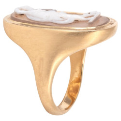 Gold Agate Cameo Ring Depicting Eurydice 17th Century