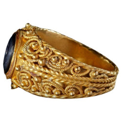 Ancient Roman Black Agate Cocidius Intaglio gold ring 3nd Century A.D.