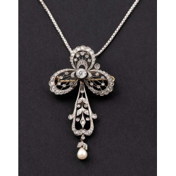 Early 1900s Platinum and Diamond Brooch / Pendant