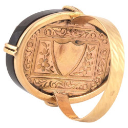 18kt Yellow Gold and Agate Cameo Ring